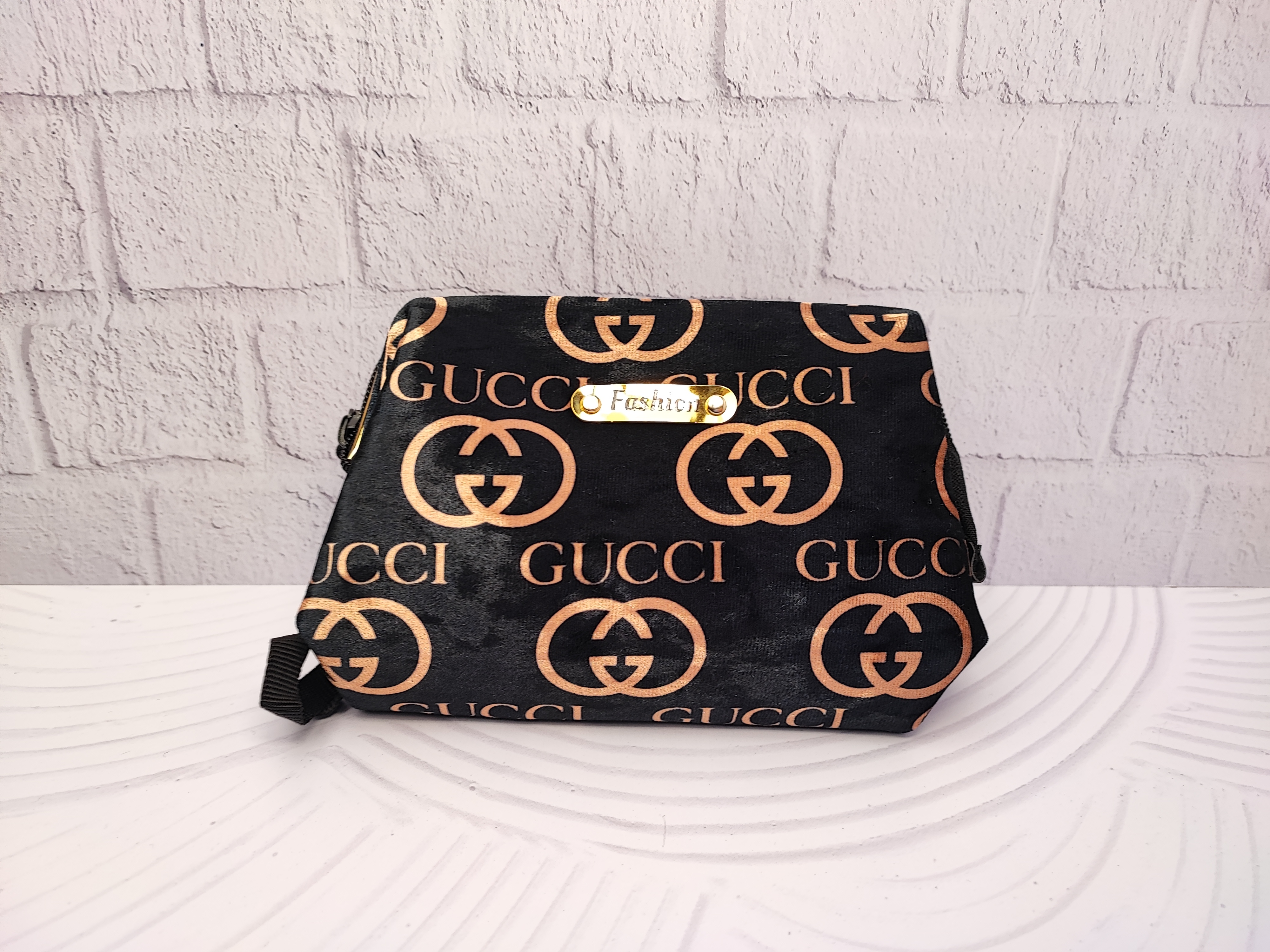 ورساچه سیاه و طلایی