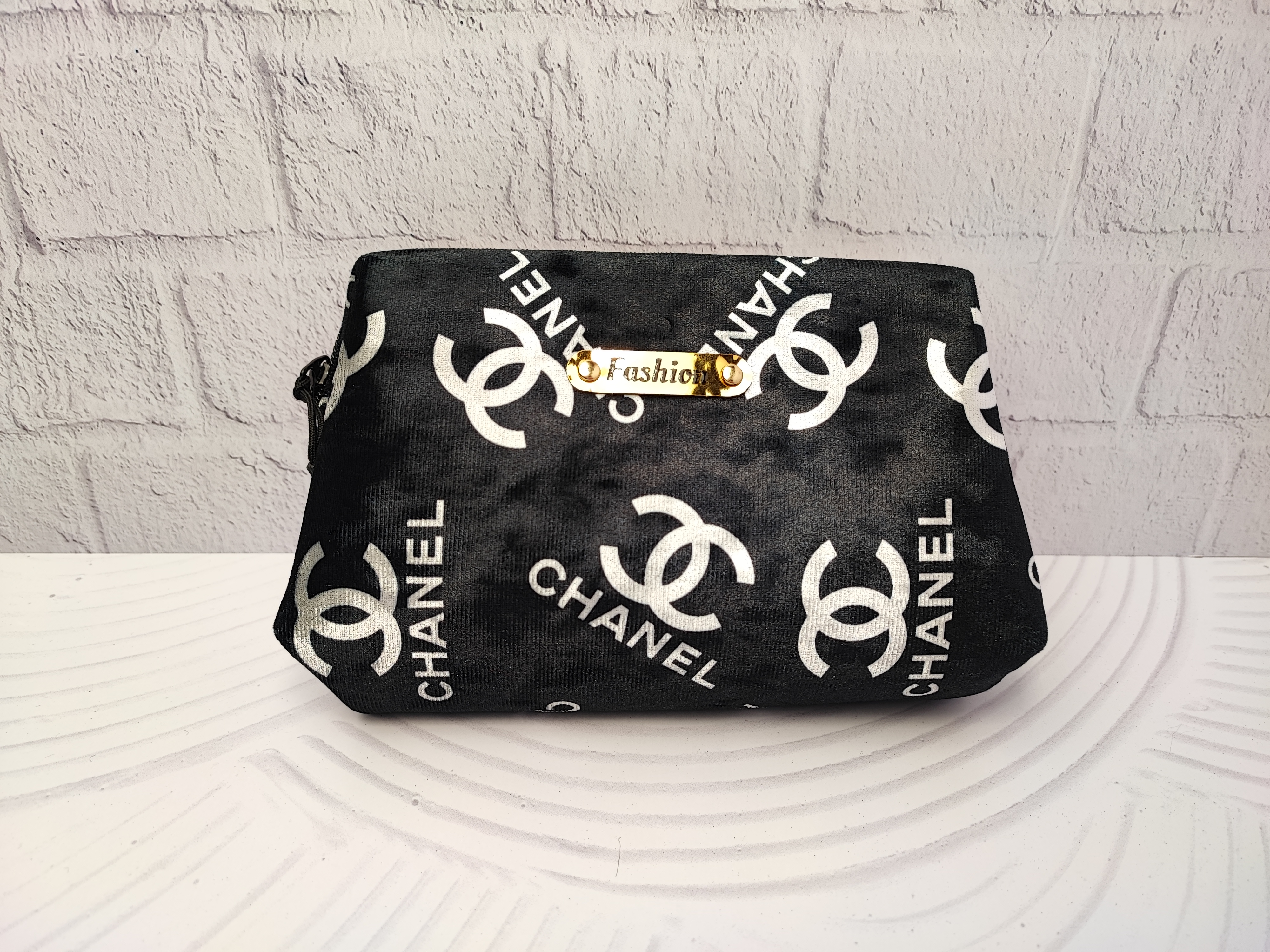 ورساچه سیاه و سفید